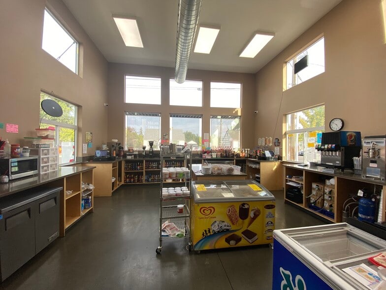 More Photos Of 900 S College Ave, College Place Freestanding For Sale