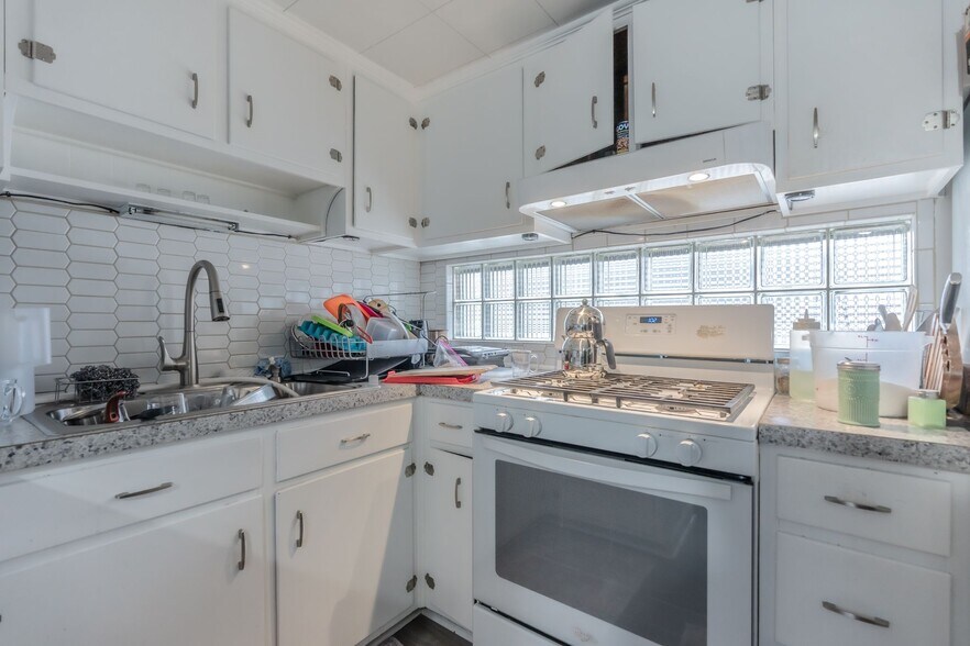 More Photos Of 49 N Broad St, Nazareth Storefront Retail Residential For Sale