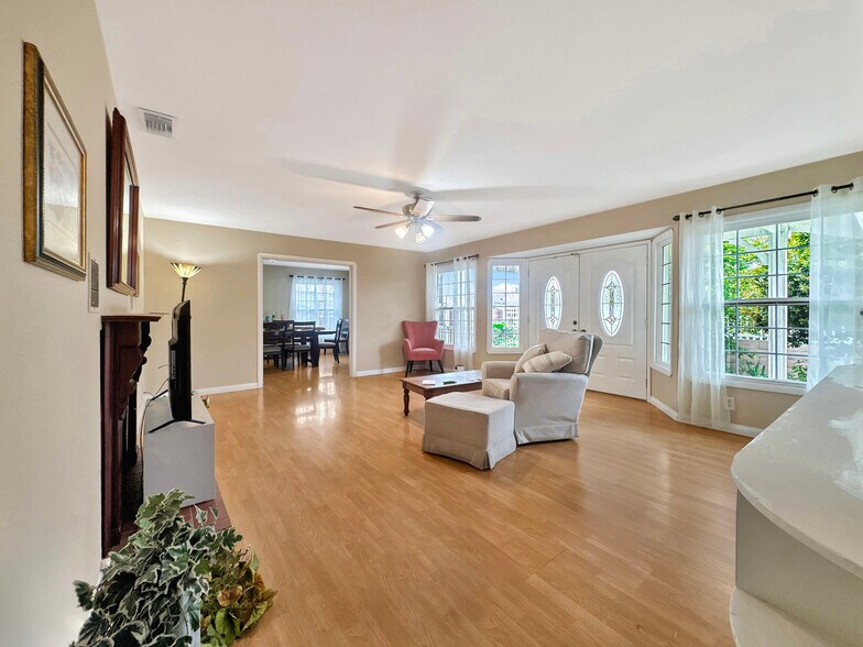 More Photos Of 7736 Sugar Dr, Huntington Beach Apartments For Sale