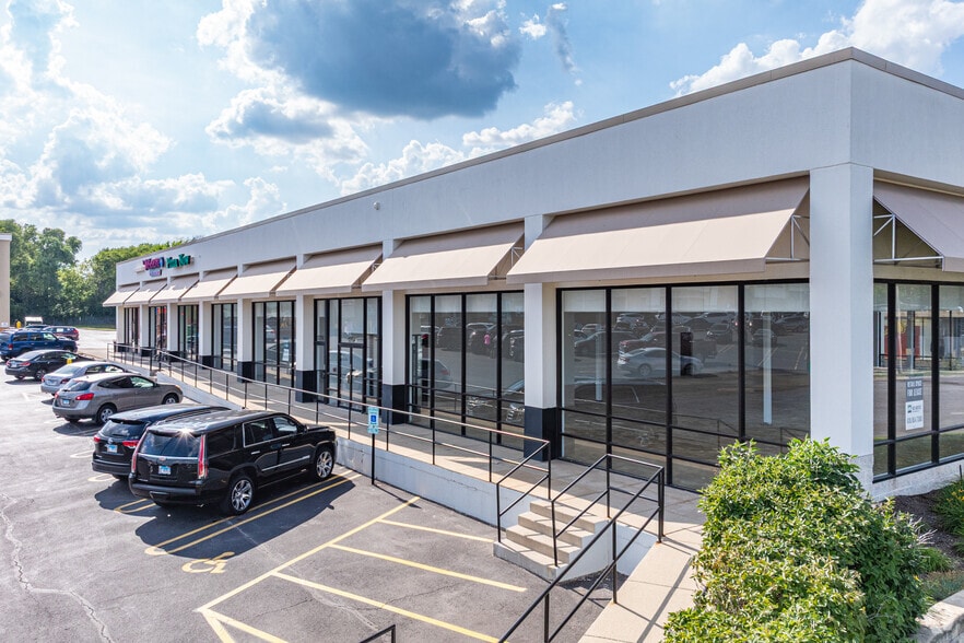 More Photos Of Rt 31 & Indian Trail Rd @ W New Indian Trail Rd, Aurora Unknown For Lease