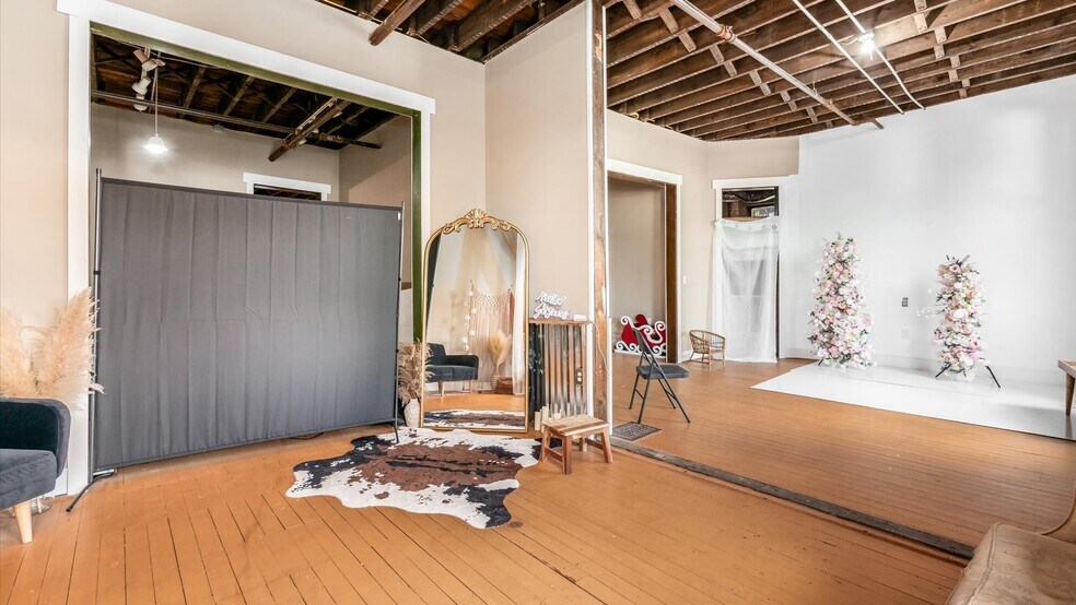 More Photos Of 701 Main St, Dresden Storefront For Lease