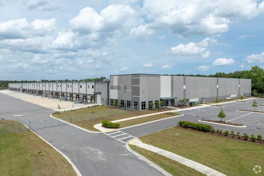 More Photos Of 2983 Faye Rd, Jacksonville Warehouse For Lease