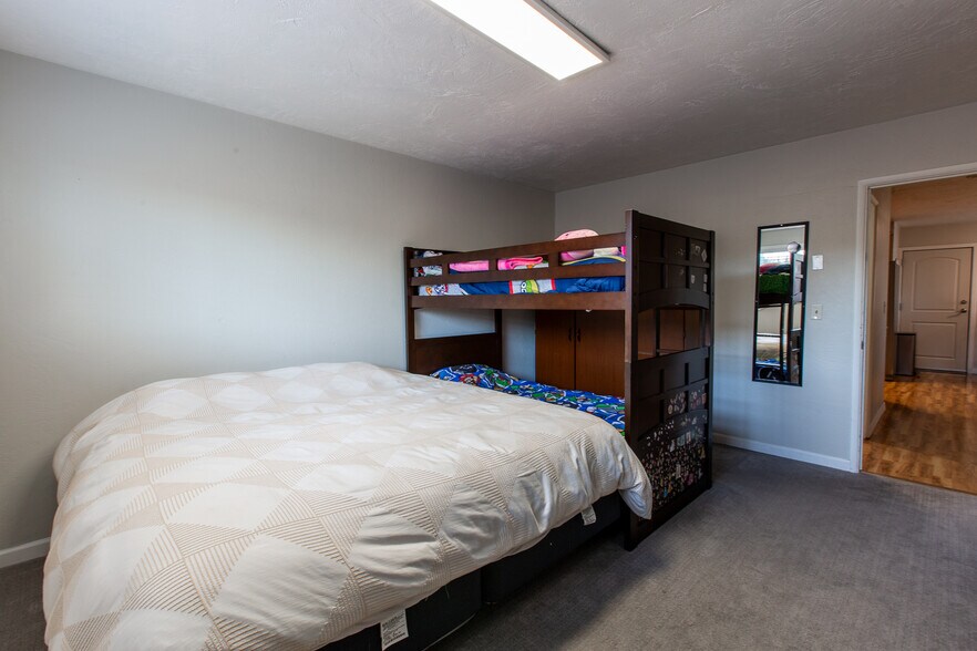More Photos Of 1152 Main St, Springfield Hotel For Sale