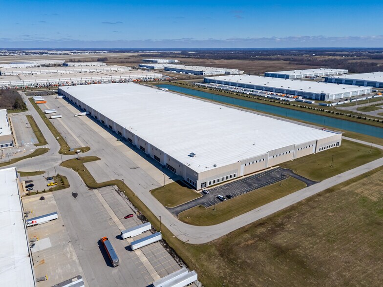 More Photos Of 3780 Tradeport Ct, Lockbourne Distribution For Lease