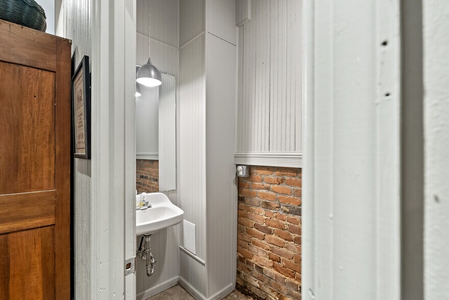 More Photos Of 215 W 3rd St, Farmville General Retail For Sale