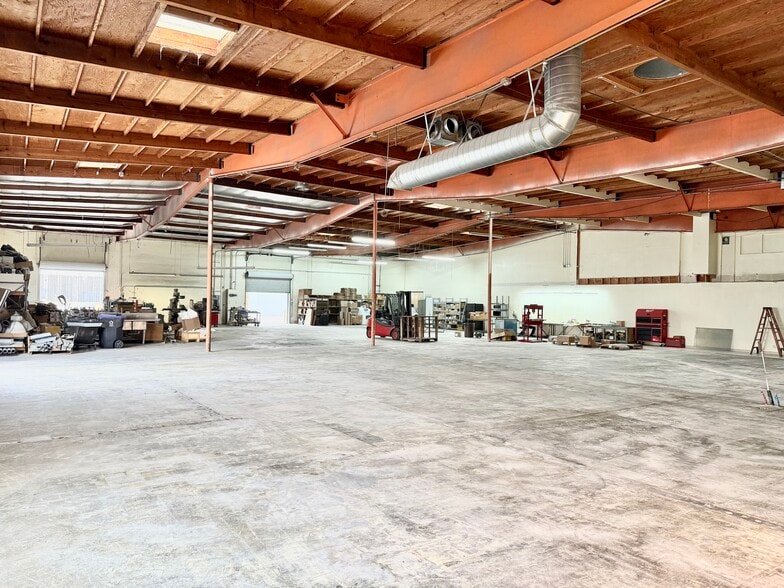 More Photos Of 13902 West St, Garden Grove Warehouse For Lease