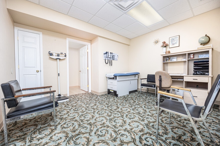 More Photos Of 165 SW Vision Gln, Lake City Office For Sale