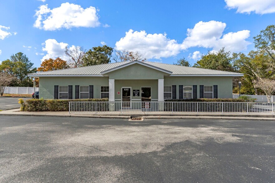 Primary Photo Of 8352 Forest Oaks Blvd, Spring Hill Office For Sale
