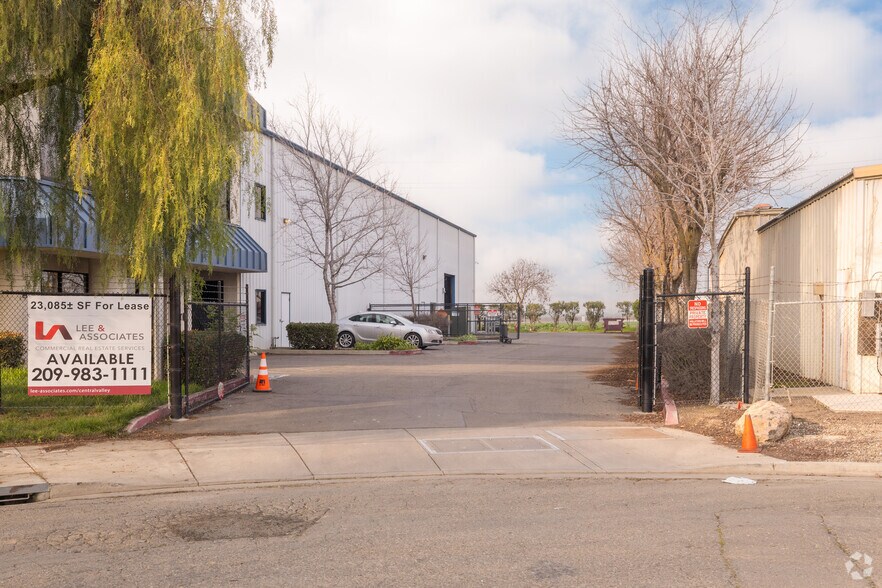 More Photos Of 157 Sloan Ct, Tracy Warehouse For Sale