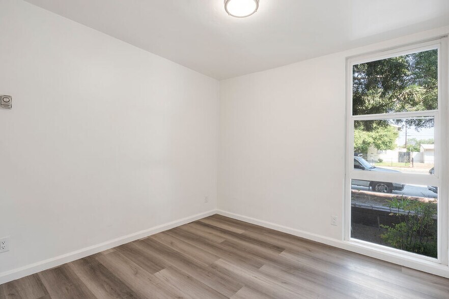 More Photos Of 6535 Fulton Ave, Van Nuys Apartments For Sale