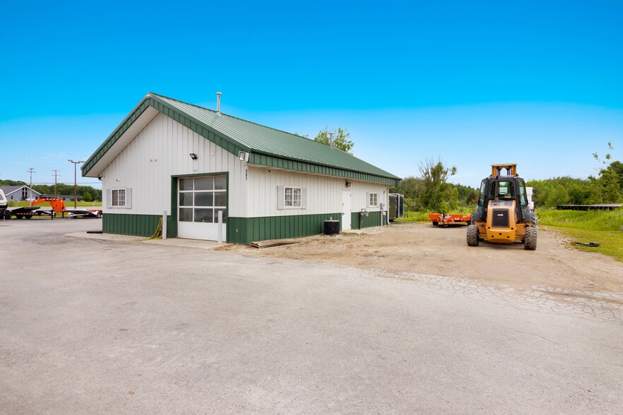 More Photos Of 981 Blue Star Dr, Traverse City Auto Repair For Sale
