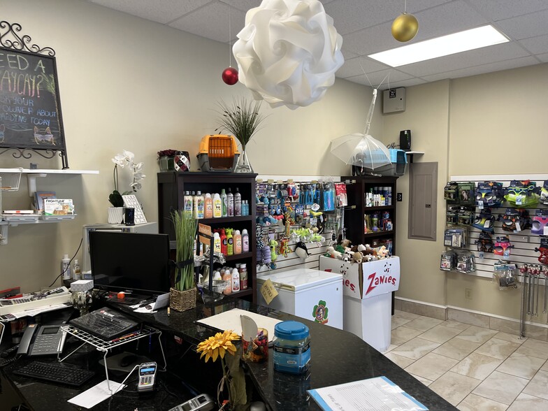 More Photos Of 1343 Lane Ave S, Jacksonville Veterinarian Kennel For Sale
