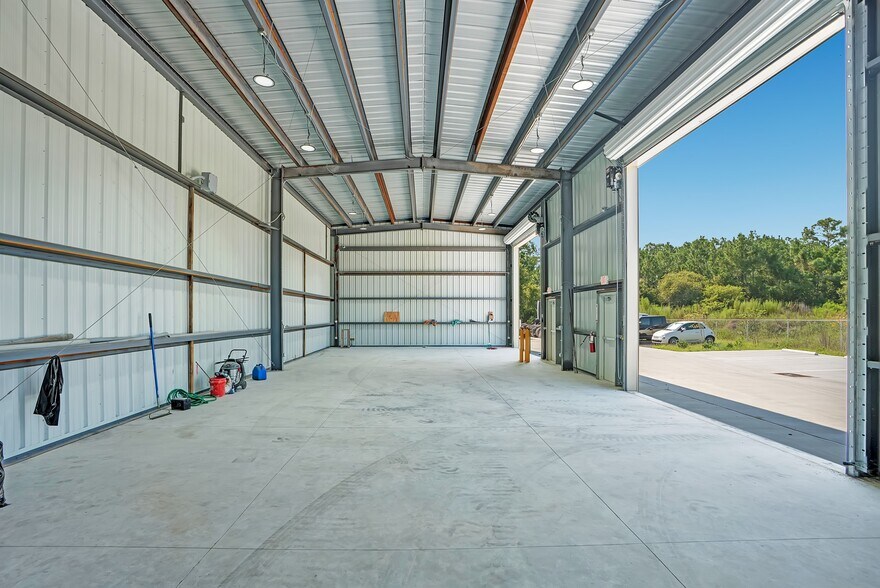 More Photos Of 3295 Steel Rail Dr, Bunnell Warehouse For Lease