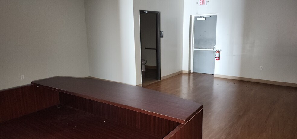 More Photos Of 4441 Spencer Hwy, Pasadena Storefront For Lease