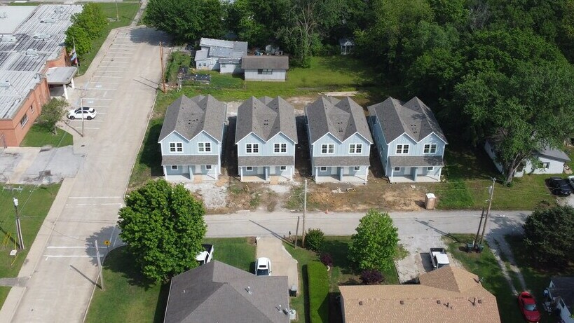 Primary Photo Of 718 N Weenonah Ave, Claremore Apartments For Sale