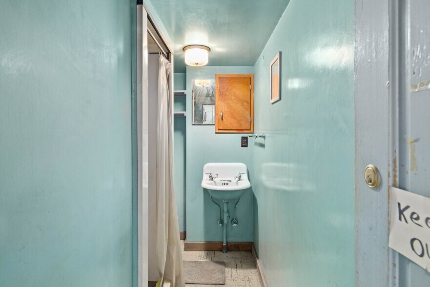 More Photos Of 313 N Main St, Ellensburg General Retail For Sale