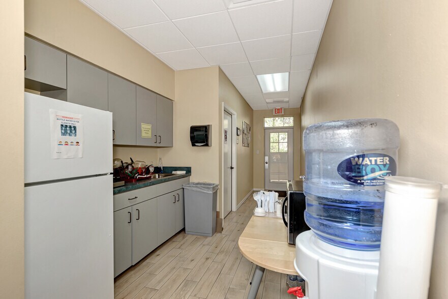 More Photos Of 1314 E Venice Ave, Venice Medical For Sale