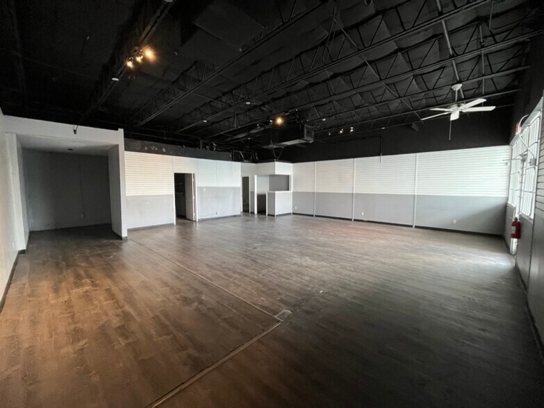 More Photos Of 1905 S Dairy Ashford, Houston Freestanding For Lease