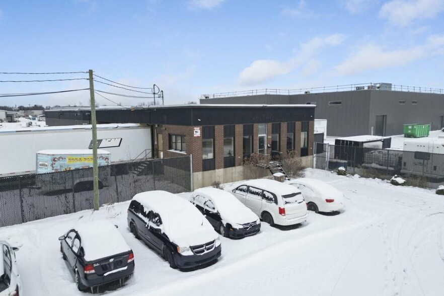 More Photos Of 805 Boul Industriel, Granby Warehouse For Lease