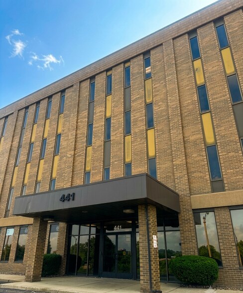 Primary Photo Of 441 Wolf Ledges Pky, Akron Office For Lease