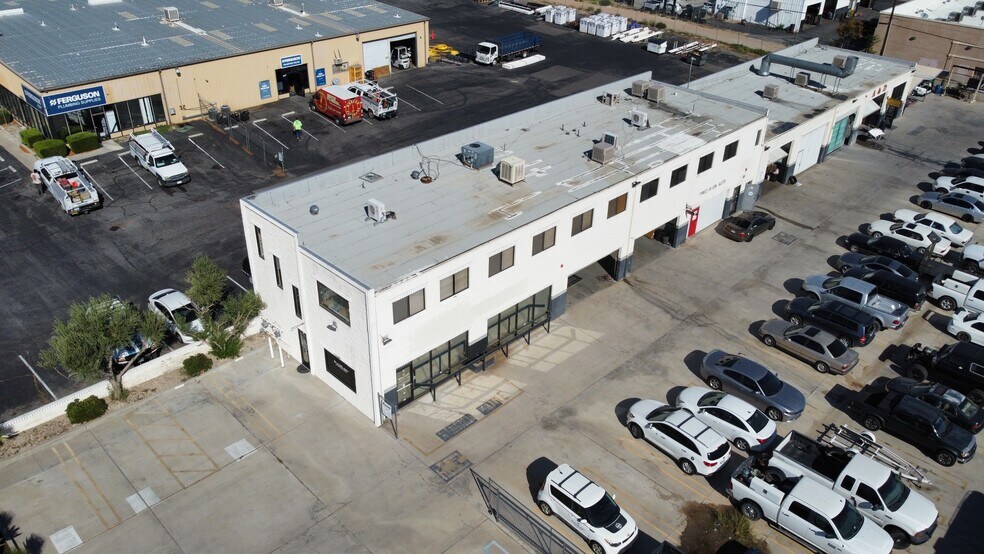 More Photos Of 15260 Anacapa Rd, Victorville Showroom For Lease