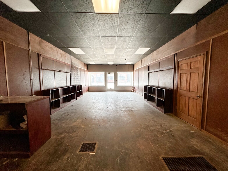 More Photos Of 2623 Shelby St, Indianapolis Restaurant For Lease