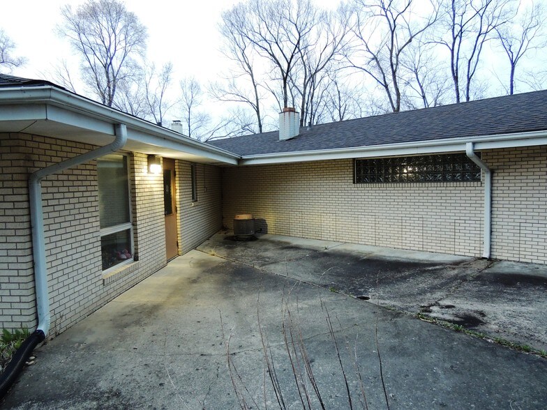 More Photos Of 7399 Forest Hills Rd, Loves Park Office For Sale
