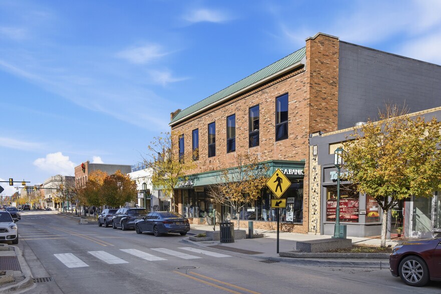 More Photos Of 261-275 E Maple Rd, Birmingham Storefront Retail Office For Lease