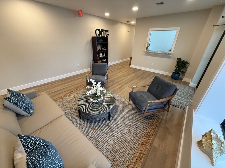 More Photos Of 3699 Airfield Dr W, Lakeland Office For Sale