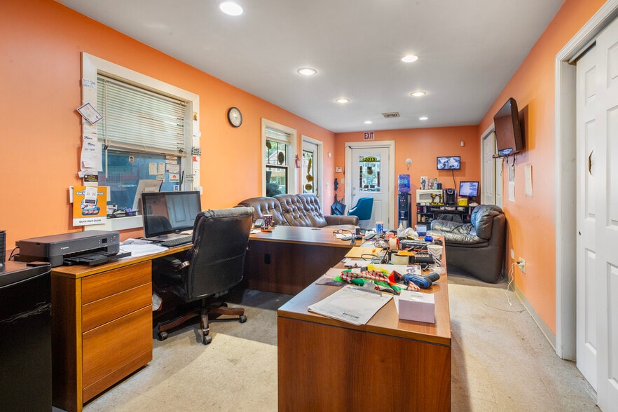 More Photos Of 15 N White St, Poughkeepsie Warehouse For Sale