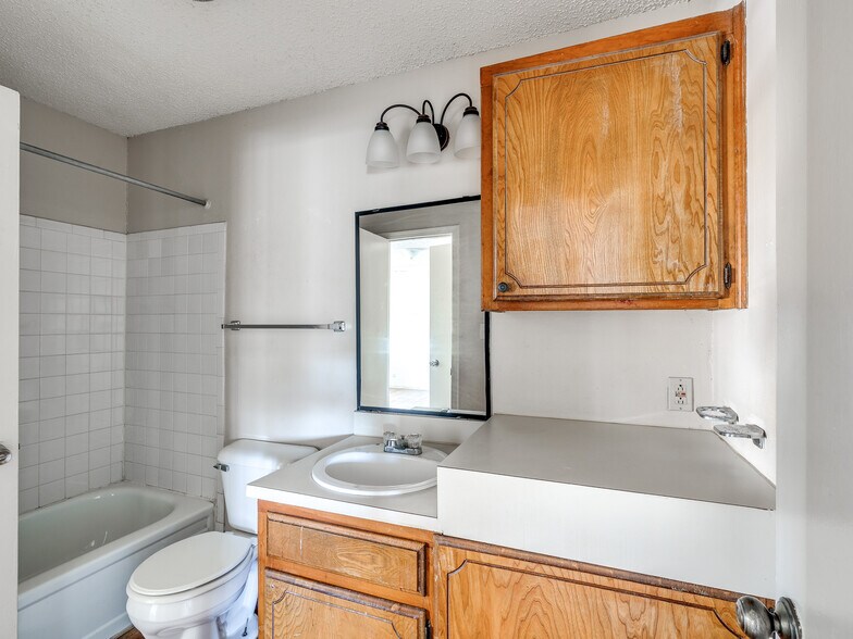 More Photos Of 6401 NW Oak Ave, Lawton Apartments For Sale