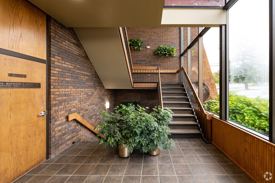 More Photos Of 675 E 16th St, Holland Office For Lease