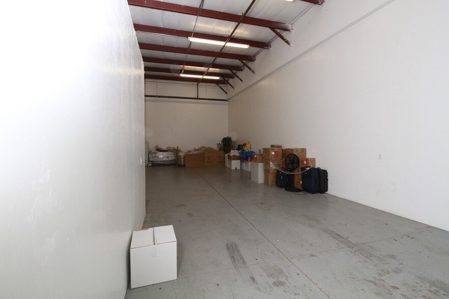 More Photos Of 3945 Tollhouse Dr, Naples Warehouse For Lease