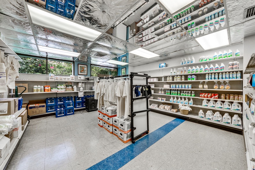 More Photos Of 8345 Walnut Hill Ln, Dallas Medical For Sale