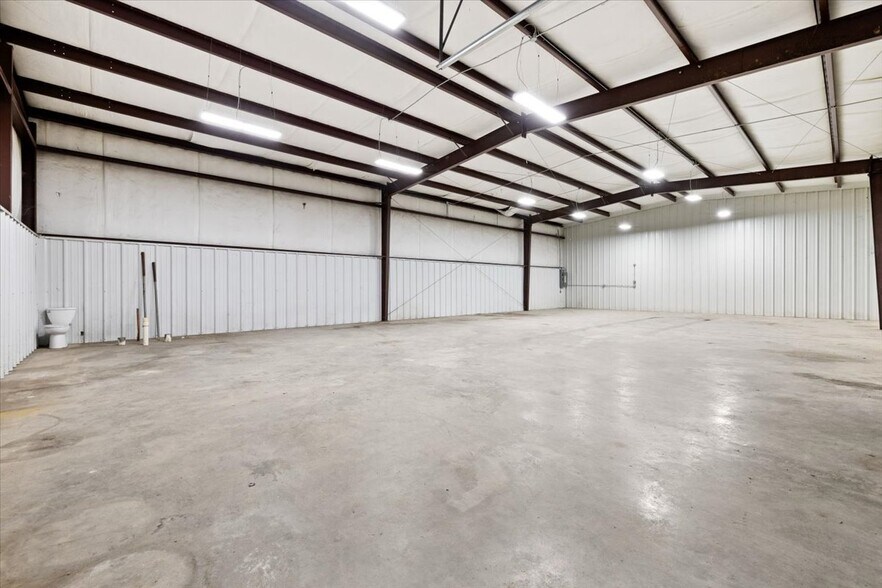 More Photos Of 13605-13609 State Highway 75, Remlap Service For Sale