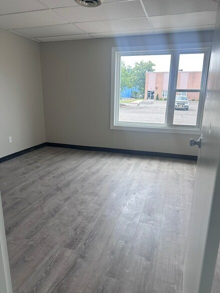 More Photos Of 1421-1447 Pinewood St, Rahway Light Distribution For Lease
