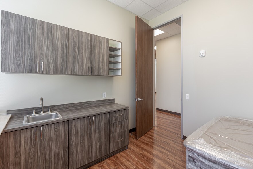 More Photos Of 16422 Stuebner Airline Rd, Spring Medical For Lease