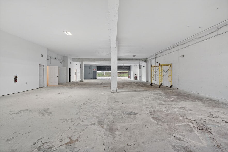 More Photos Of 500 W Flagler St, Miami Manufacturing For Lease