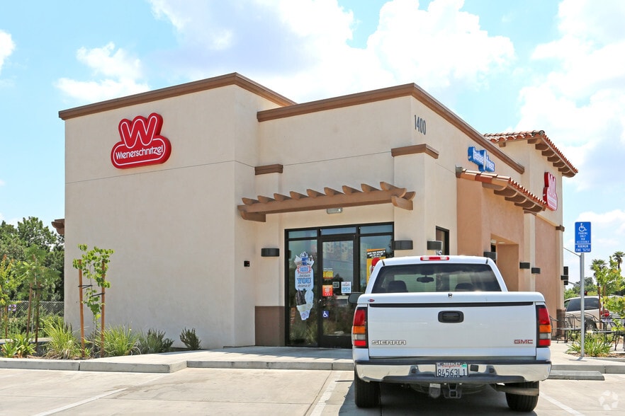 More Photos Of 1400 E Noble Ave, Visalia Fast Food For Sale