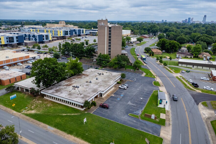 More Photos Of 324 W Pershing Blvd, North Little Rock Office For Sale