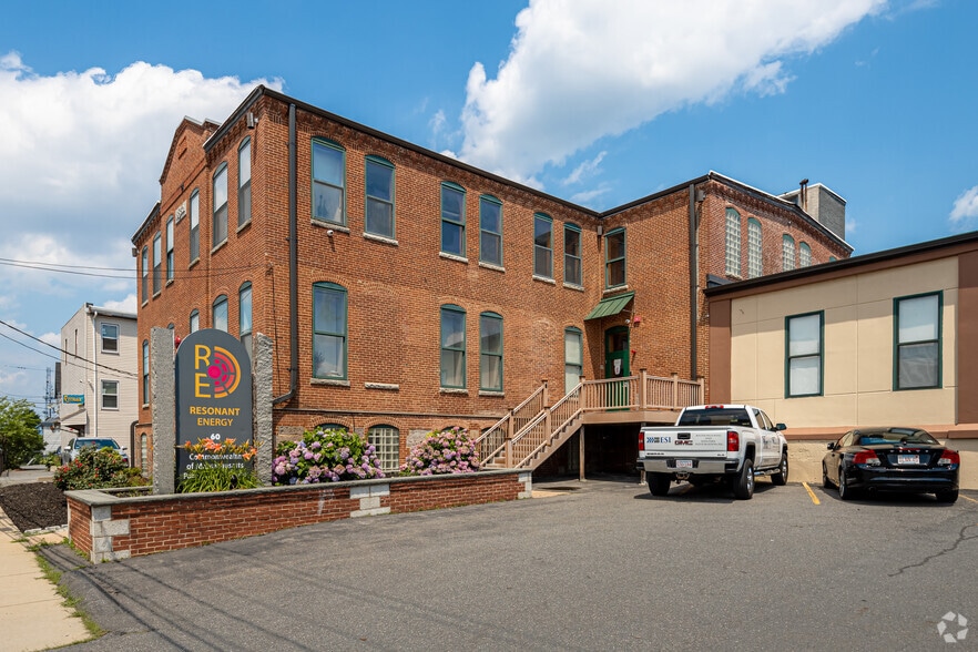 More Photos Of 60 Clayton St, Dorchester Office For Lease