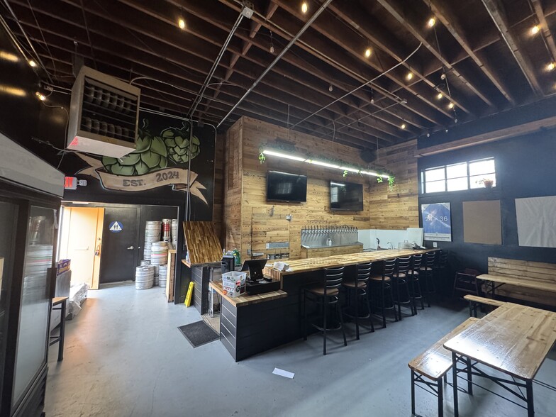 Primary Photo Of 780 Old County Rd, Belmont Service For Lease