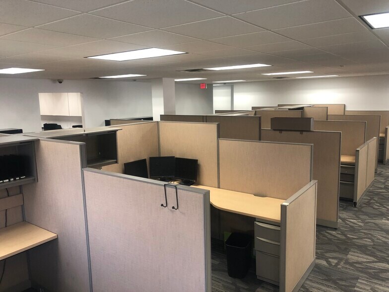 More Photos Of 7900 Tanners Gate Ln, Florence Office For Lease