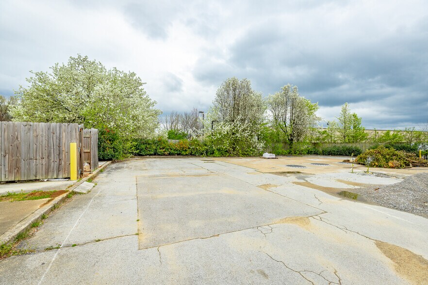 More Photos Of 2130 Amnicola Hwy, Chattanooga Service Station For Sale