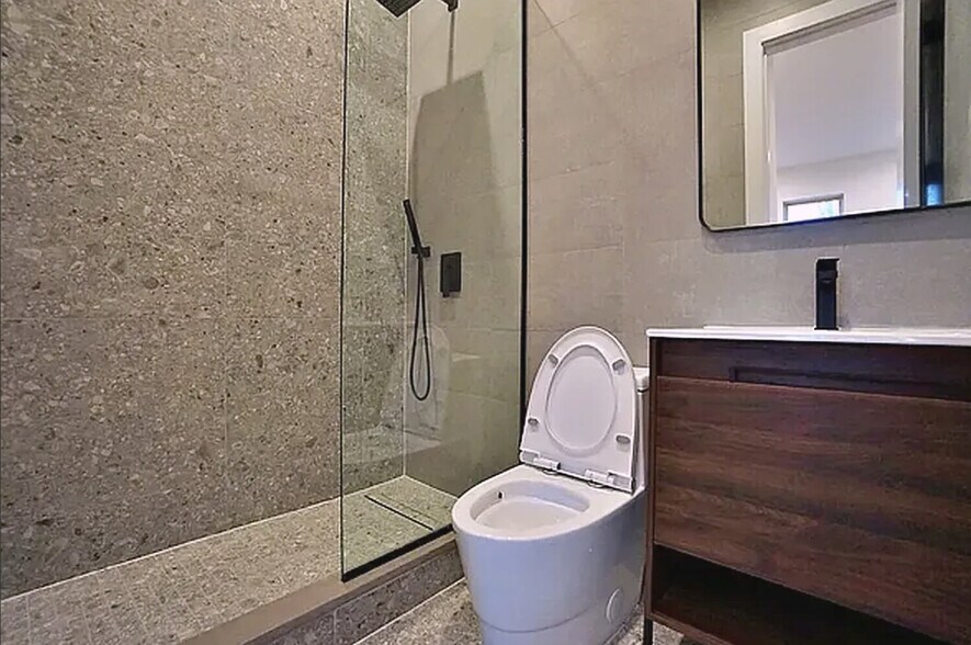 More Photos Of 989 Halsey St, Brooklyn Apartments For Lease