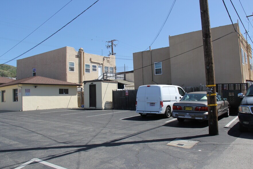 More Photos Of 2016-2020 E Main St, Ventura Storefront Retail Office For Sale