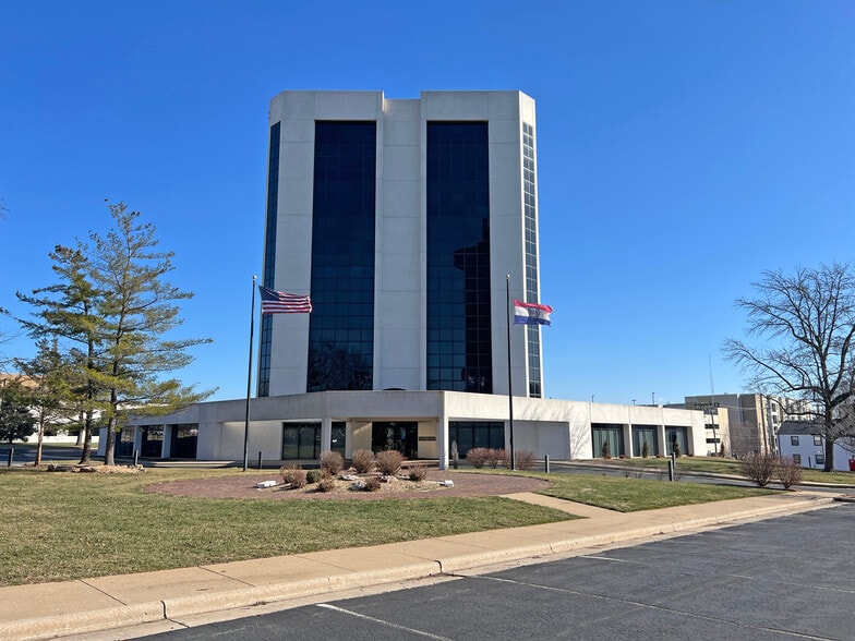 Primary Photo Of 300 John Q. Hammons Pky, Springfield Office For Lease