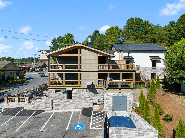 More Photos Of 870 Main St, Blowing Rock Restaurant For Sale