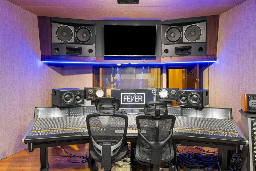 Primary Photo Of 5739 Tujunga Ave, North Hollywood Movie Radio TVStudio For Sale