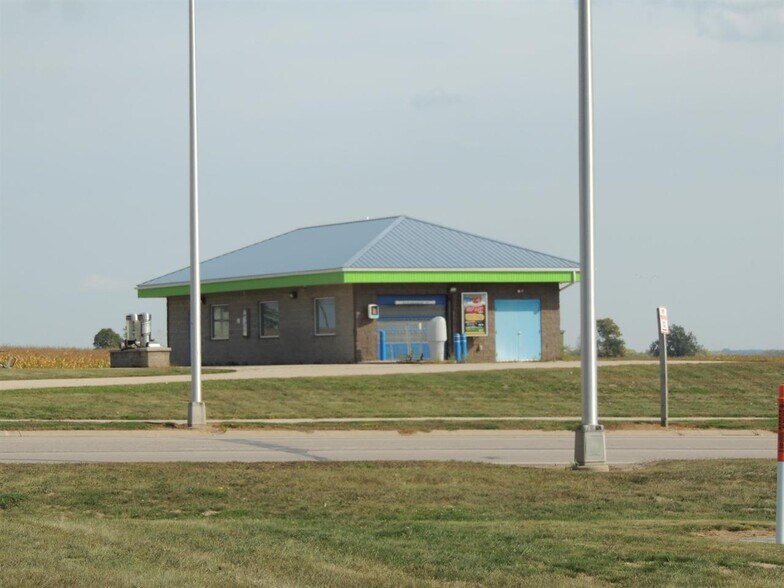 More Photos Of 375 S Main St, Clintonville Specialty For Sale